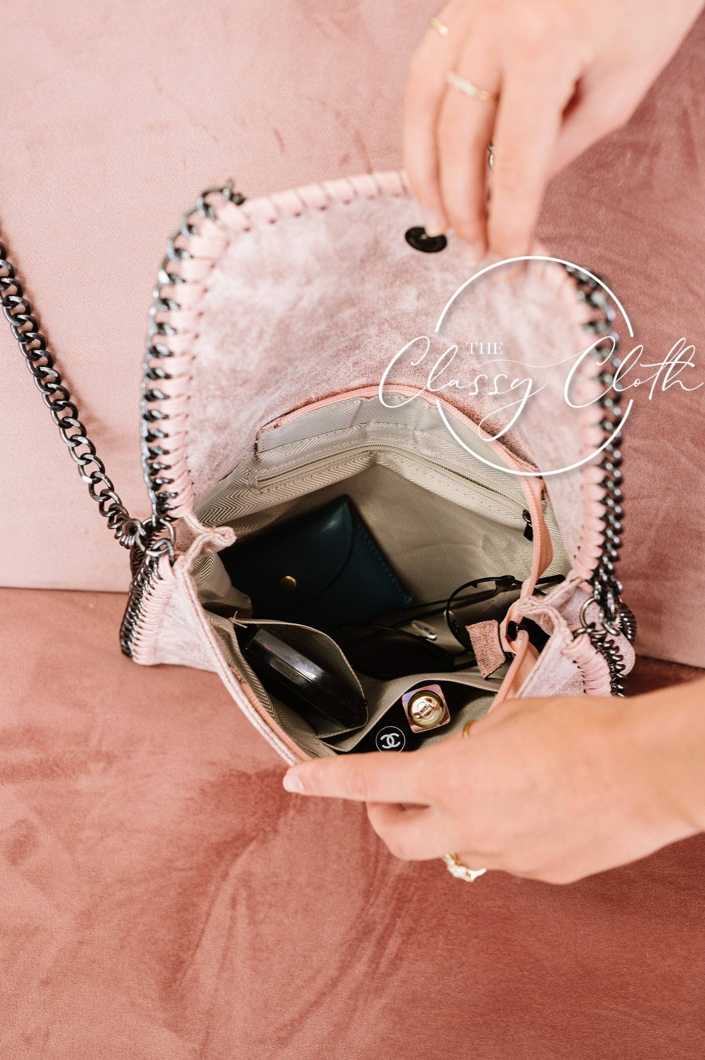 Monica Metal Chain Crossbody Clutch Bag - Black